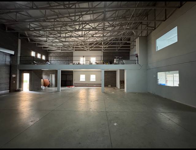 449M² WAREHOUSE TO LET IN STORMILL